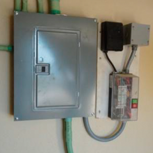 Arrancador magnético, que protege a la bomba del alto y bajo voltaje